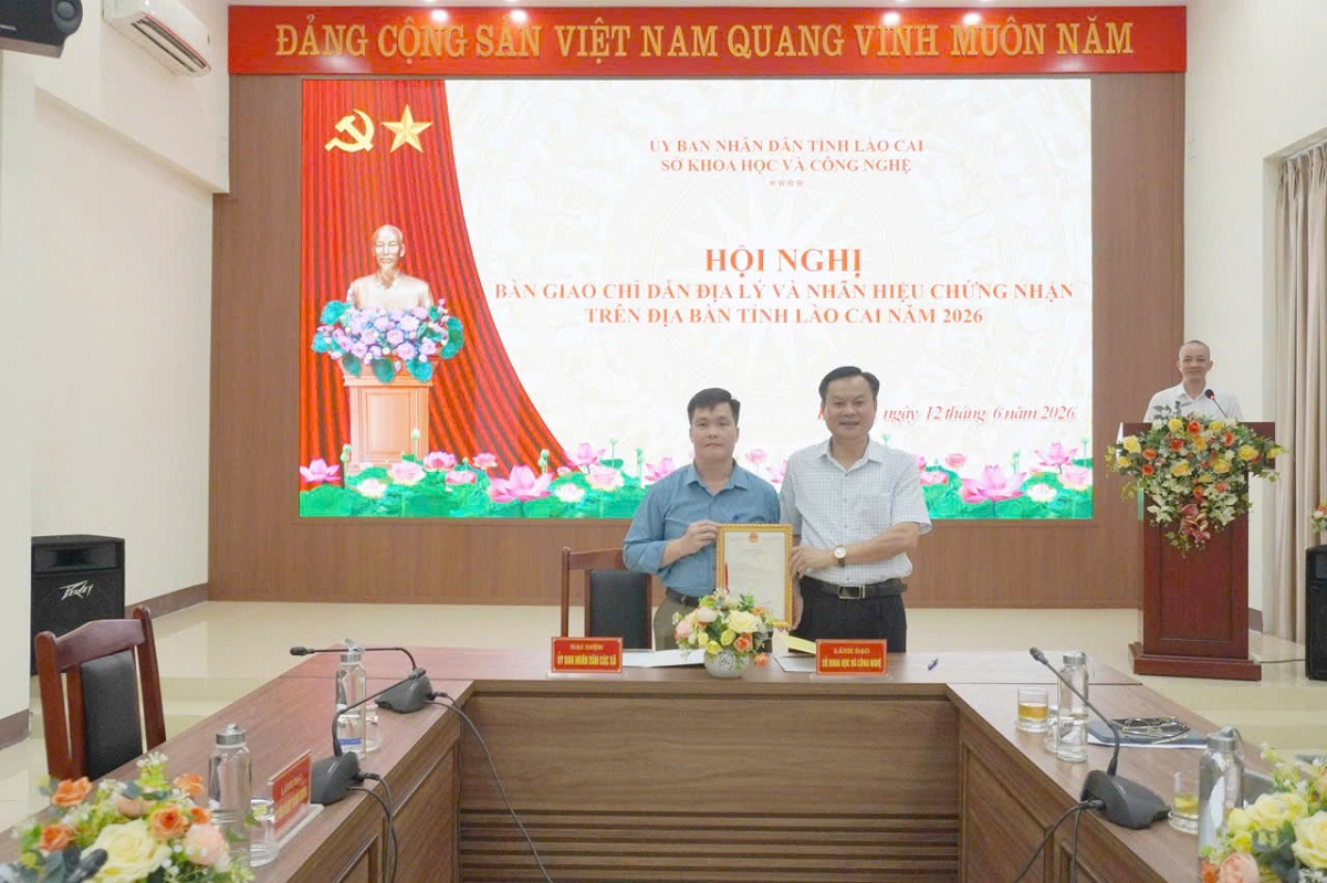 HỘI NGHỊ BÀN GIAO CHỈ DẪN ĐỊA LÝ VÀ NHÃN HIỆU CHỨNG NHẬN TRÊN ĐỊA BÀN TỈNH LÀO CAI